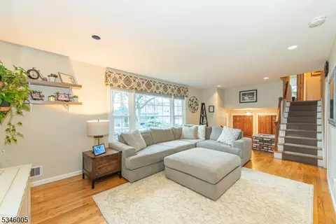 8 Thomas Ter, Wayne, NJ 07470 photo 4