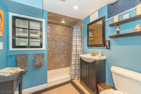 8 Thomas Ter, Wayne, NJ 07470 photo 32