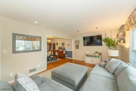 8 Thomas Ter, Wayne, NJ 07470 photo 6