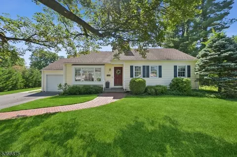 5 Country Ln, Mendham Boro, NJ 07945