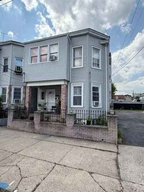972 E 19th St, Paterson, NJ 07501