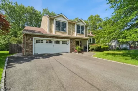 185 River Bend Rd, Berkeley Heights, NJ 07922