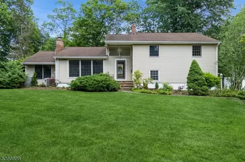 13 Birchwood Dr, Livingston, NJ 07039