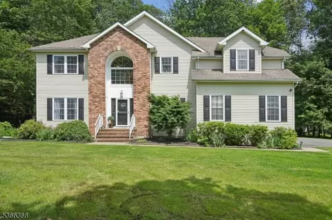 2 Cardinal Ln, Budd Lake, NJ 07828