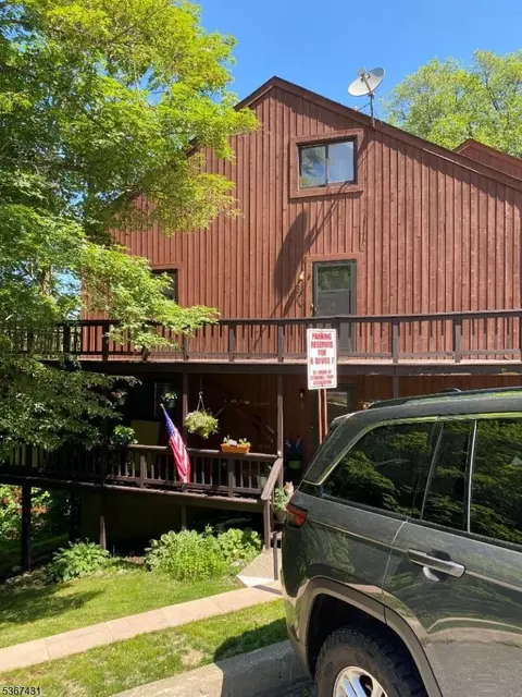 6 Davos Dr #8, Vernon, NJ 07462