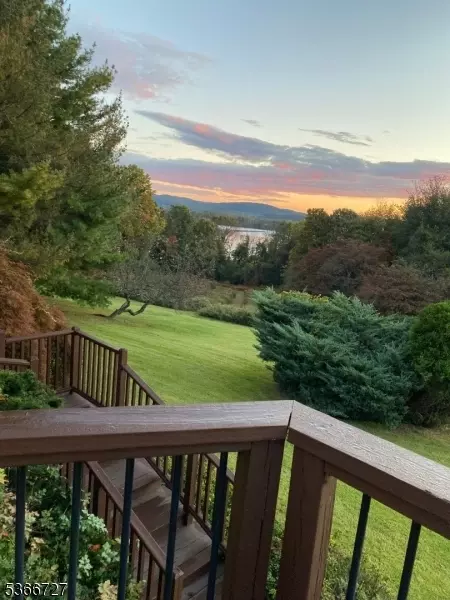 2 Panorama Pl, Clinton, NJ 08809