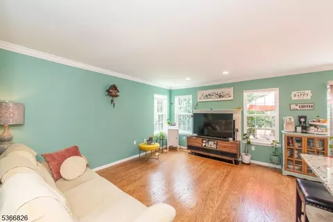 90 Warbler Dr, Wayne, NJ 07470 photo 6