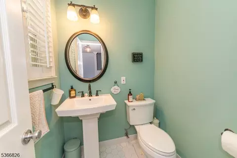 90 Warbler Dr, Wayne, NJ 07470 photo 9