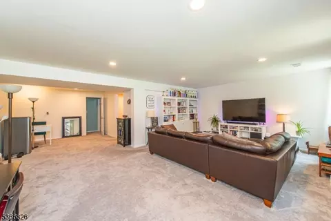 90 Warbler Dr, Wayne, NJ 07470 photo 21