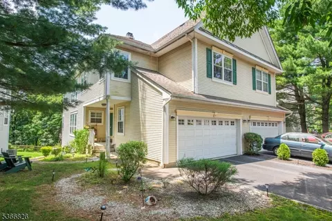90 Warbler Dr, Wayne, NJ 07470 photo 2
