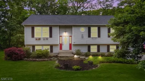 37 Evergreen Rd, Sussex, NJ 07461