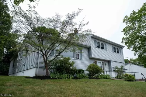 16 Atwood Pl, Wayne, NJ 07470
