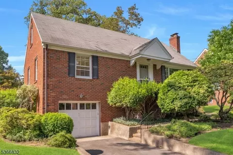33 Ravine Dr W, Hawthorne, NJ 07506