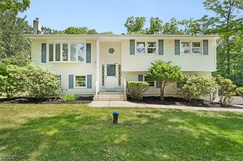 75 Morristown Rd, Gillette, NJ 07933