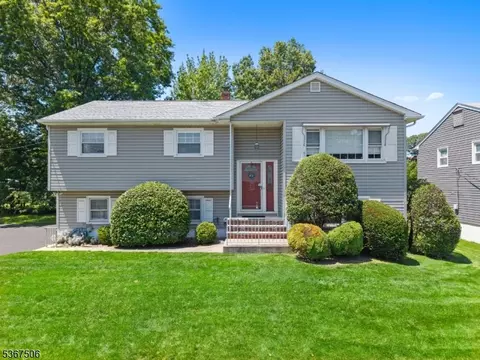 87 Larkspur Ln, Clifton, NJ 07013