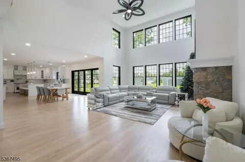2 Buckingham Rd, Lincoln Park, NJ 07035