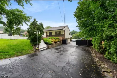752 Ratzer Rd, Wayne, NJ 07470