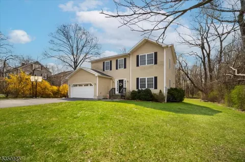 68 Conkling St, Basking Ridge, NJ 07920
