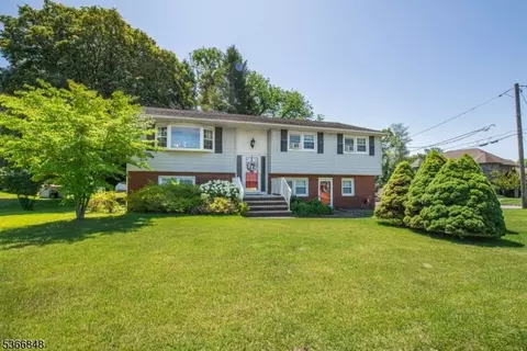 62 Sand Rd, Fairfield, NJ 07004