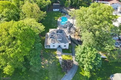 210 Pompton Ave, Pompton Lakes, NJ 07442