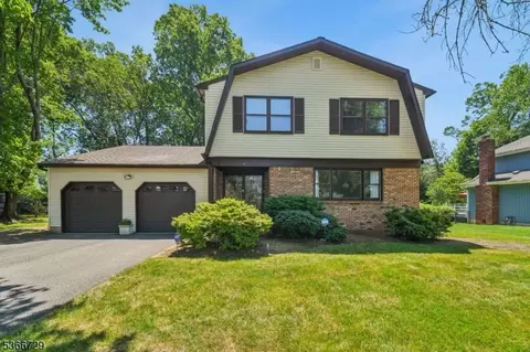 4 Dickens Ct, Morristown, NJ 07960