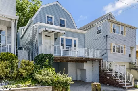 45 E 28th St, Bayonne, NJ 07002