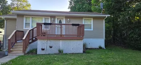 28 Tobyhanna Trl, Hopatcong, NJ 07843