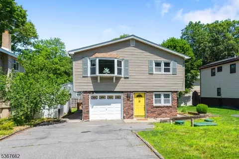 30 Acorn St, Stanhope, NJ 07874
