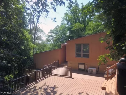 211 Susquehanna Ave, Lincoln Park, NJ 07035