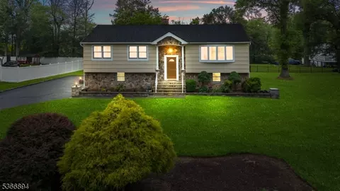 11 Hillcrest Blvd, Warren, NJ 07059