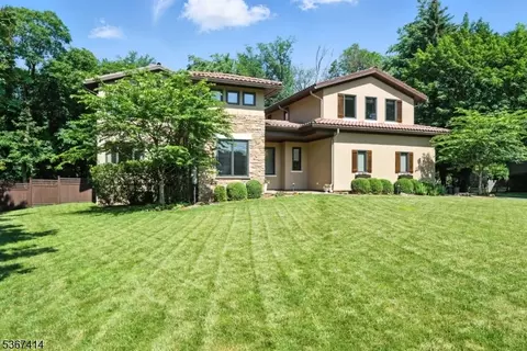 39 Crescent Dr, Morristown, NJ 07960