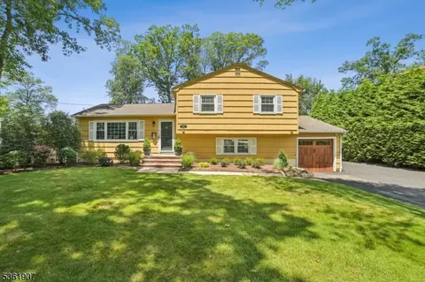 24 Brookside Pl, Livingston, NJ 07039