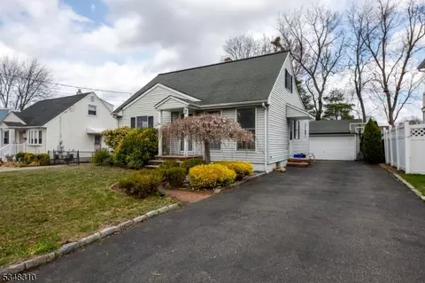 18 Haven Ter, Parlin, NJ 08859