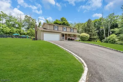 2 Angus Ln, Blairstown, NJ 07825