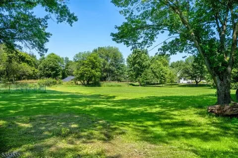 420 Sunset Rd, Skillman, NJ 08558