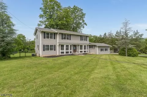 5 Mountain View Ave, Long Valley, NJ 07853