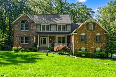 15 Colby Farm Rd, Chester, NJ 07930