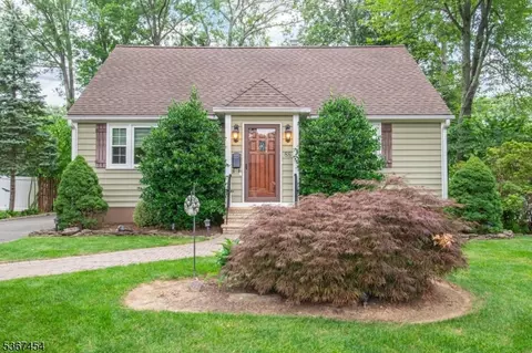 88 Overlook Ave, East Hanover, NJ 07936