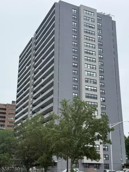 285 Aycrigg Ave #20C, Passaic, NJ 07055