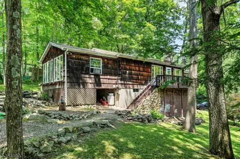 530 Tranquility Dr, Highland Lakes, NJ 07422