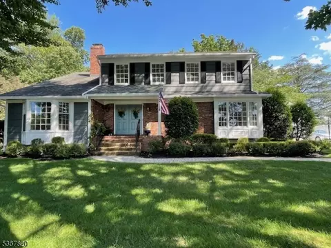 4 Edith Ct, East Hanover, NJ 07936