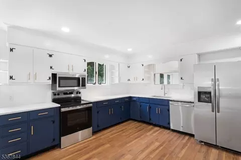 19 Pleasant View Ave, Washington, NJ 07882