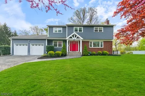 77 Edgemere Rd, Livingston, NJ 07039