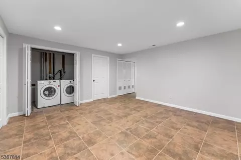 16 Edith Dr, Somerset, NJ 08873 photo 17
