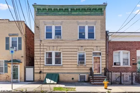 564 N 9th St, Newark, NJ 07107