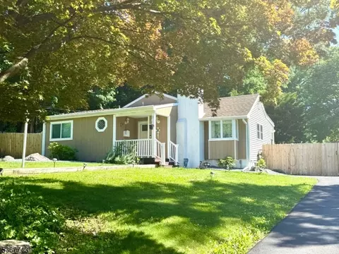 11 Oak Tree Ln, Sparta, NJ 07871