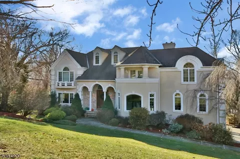 4 Vizcaya Ct, Wayne, NJ 07470