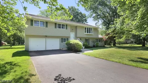2 Ashwood Ter, Hillsborough, NJ 08844