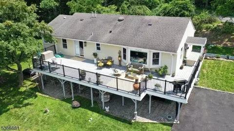 306 W Valley Brook Rd, Califon, NJ 07830