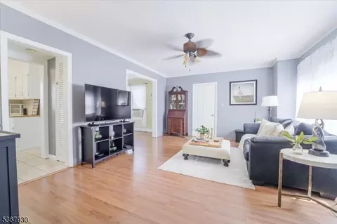 122 Coleman St, Middlesex, NJ 08846 photo 5